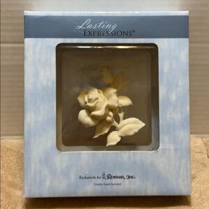 Lasting Expressions rose w/ display…